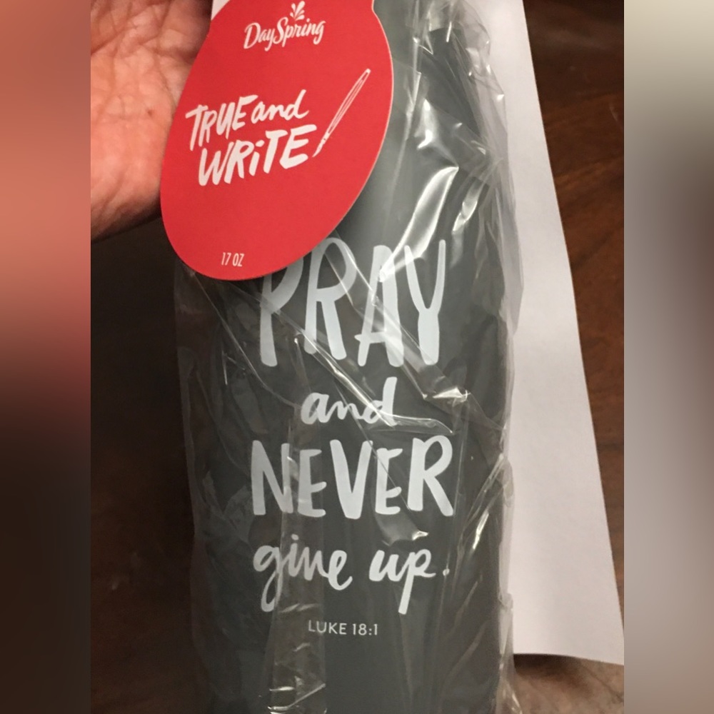 🖐️"Never Give Up" Water Bottle